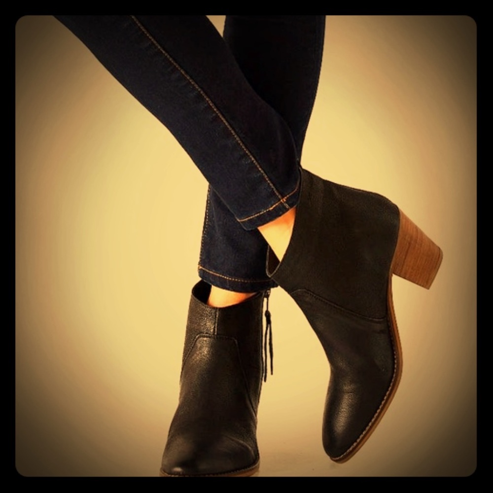 Urban Outfitters Faye Leather Boots